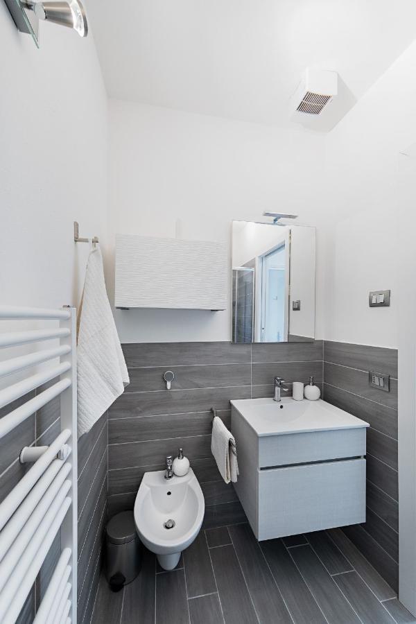 Appartamento Mazzini P1-25 By Wonderful Italy Sirmione Bagian luar foto