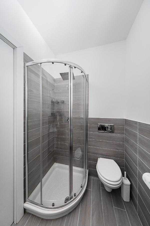 Appartamento Mazzini P1-25 By Wonderful Italy Sirmione Bagian luar foto