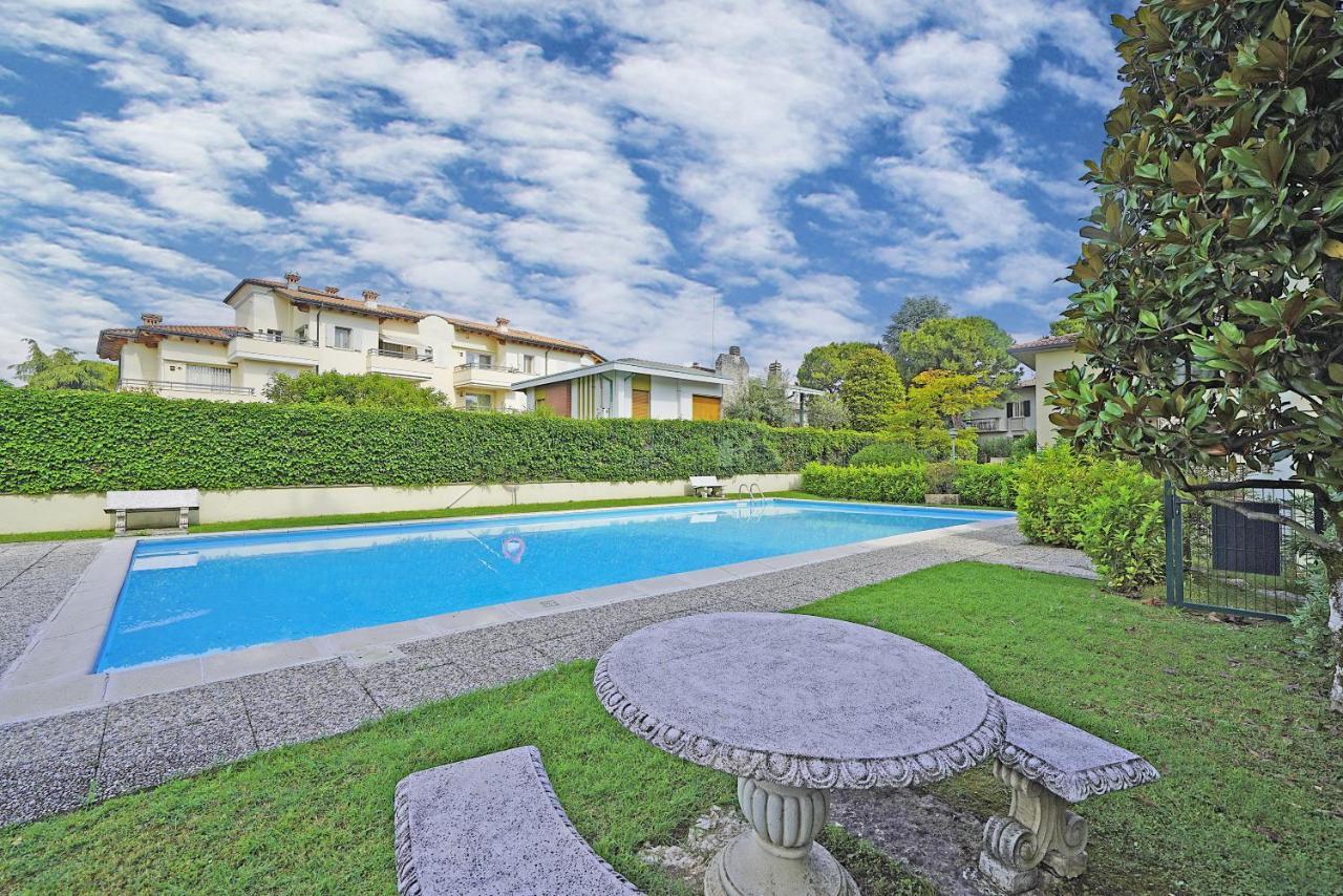 Appartamento Mazzini P1-25 By Wonderful Italy Sirmione Bagian luar foto